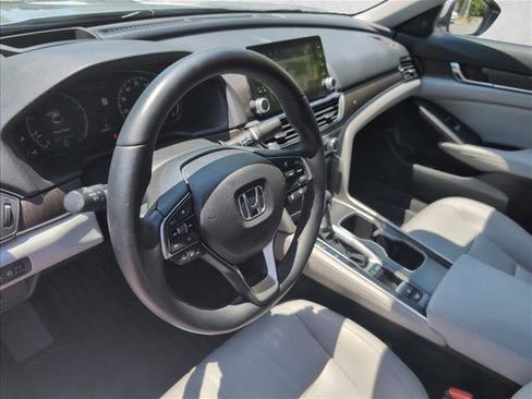 Used 2018 Honda Accord Touring image 9