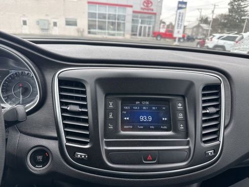 Used 2016 Chrysler 200 Limited image 10