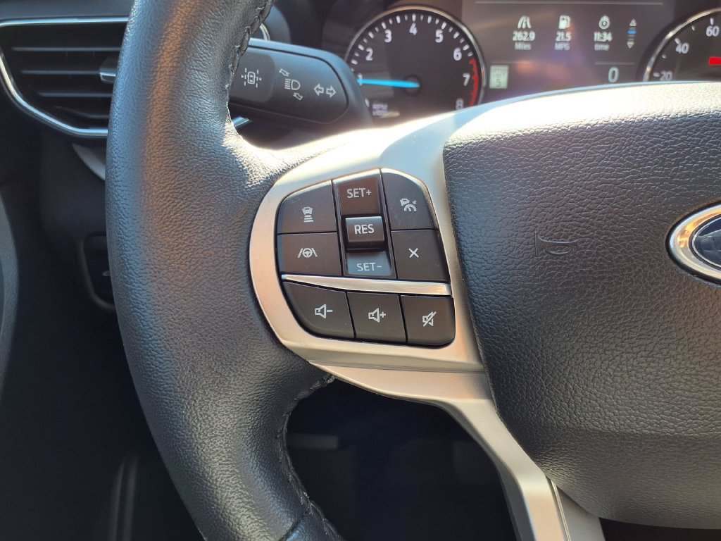 Used 2023 Ford Explorer XLT w/ Equipment Group 202A RWD image 17
