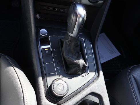 Used 2019 Volkswagen Tiguan SE image 28