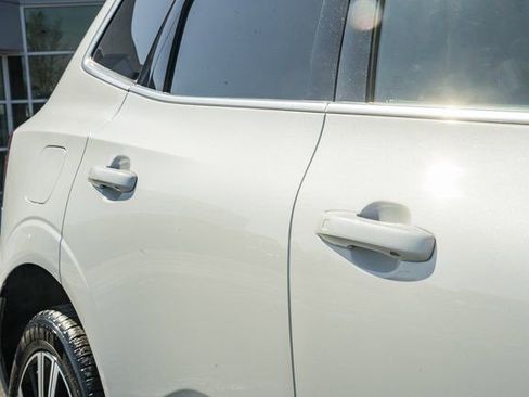 Used 2023 Volvo XC60 B5 Plus w/ Protection Package Premier image 17