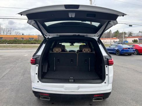 Used 2023 Chevrolet Traverse Premier image 8