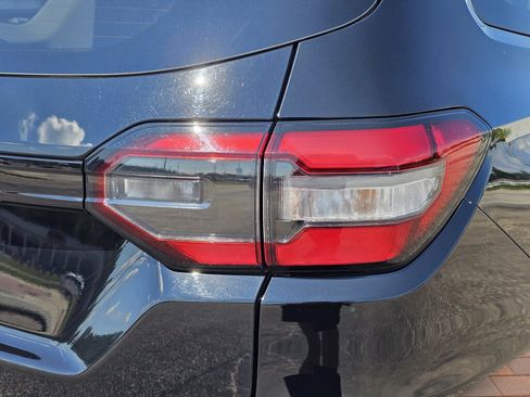 Used 2025 Honda Pilot EX-L image 9