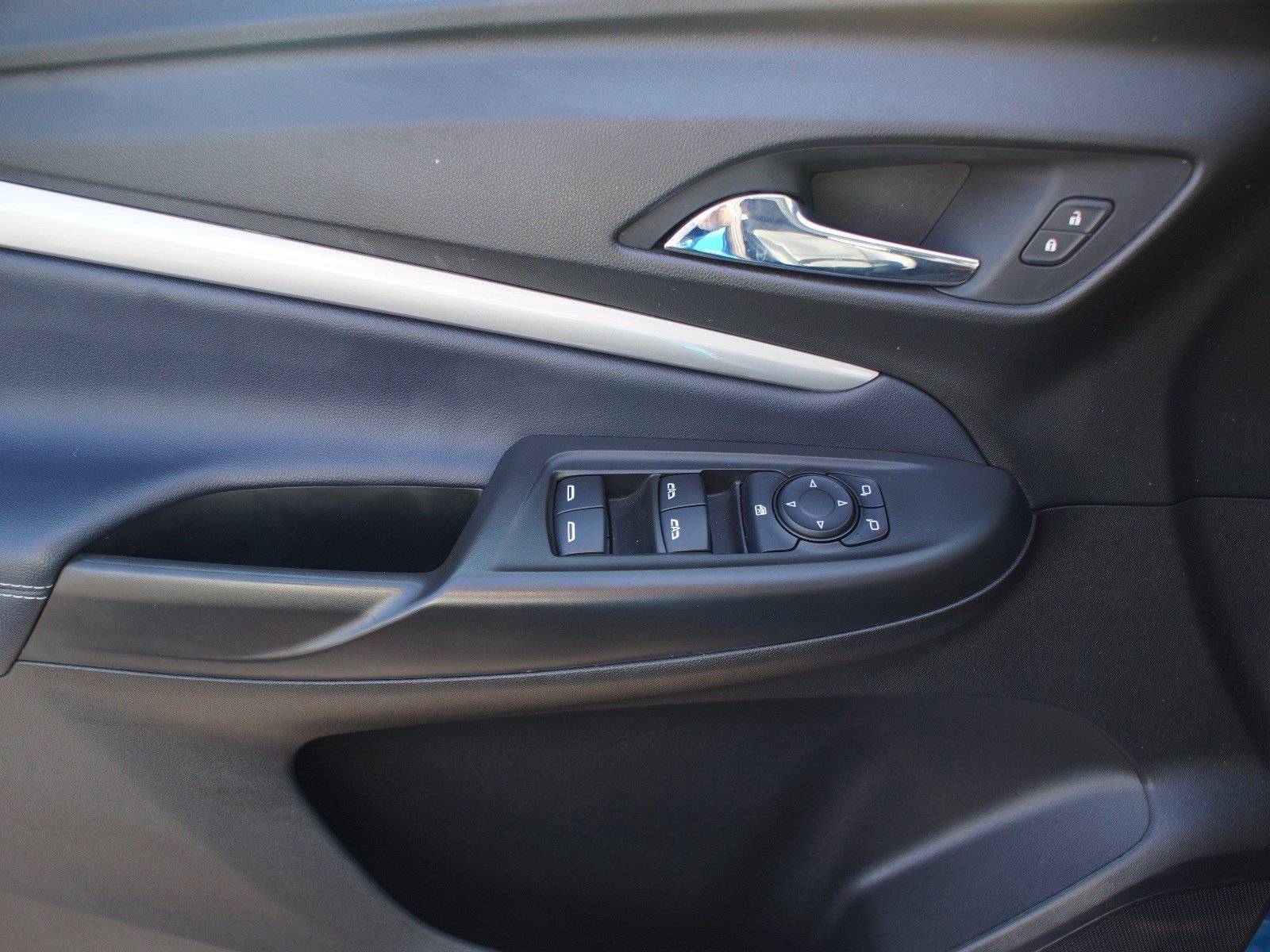 Used 2022 Chevrolet Bolt EUV Premier w/ Sun & Sound Package FWD image 28