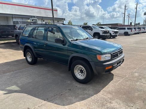Used 1997 Nissan Pathfinder LE RWD image 3
