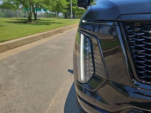 Used 2025 Cadillac Escalade ESV Sport w/ Touring Package AWD/4WD image 18