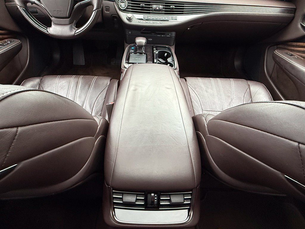 Used 2018 Lexus LS 500 w/ Luxury Package RWD image 36
