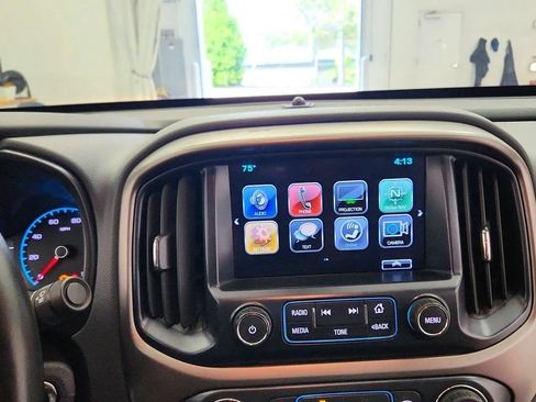 Used 2018 Chevrolet Colorado Z71 AWD/4WD image 16