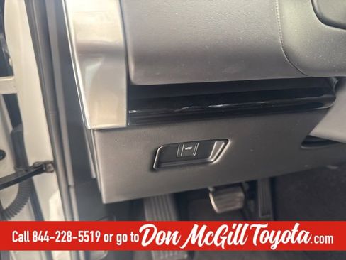 Used 2023 Land Rover Range Rover SE image 14