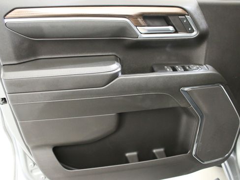Used 2023 Chevrolet Silverado 1500 RST w/ Z71 Off-Road Package AWD/4WD image 23