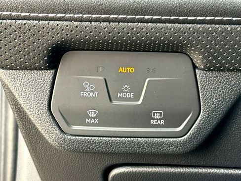 Certified 2025 Volkswagen Atlas SE FWD image 17