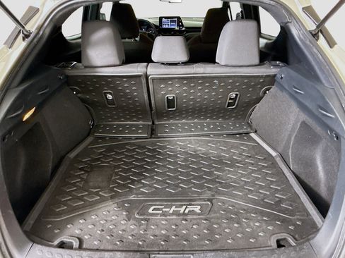Used 2019 Toyota C-HR LE FWD image 32
