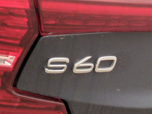 Used 2024 Volvo S60 B5 Core image 12