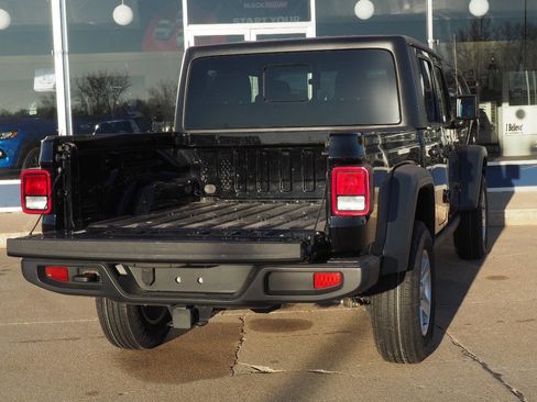 Used 2020 Jeep Gladiator Sport w/ Quick Order Package 24S image 6