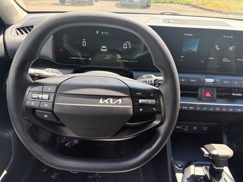 Used 2025 Kia K4 FWD image 17