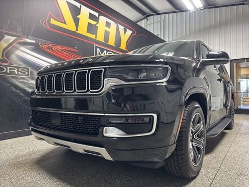 Used 2024 Jeep Wagoneer L Series II w/ Flexible Seating Group AWD/4WD image 2