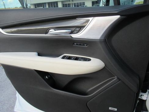 Used 2023 Cadillac XT6 Sport w/ Technology Package image 22