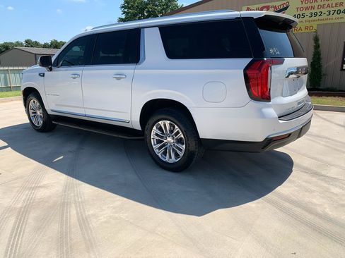 Used 2021 GMC Yukon XL SLT w/ SLT Premium Package AWD/4WD image 4