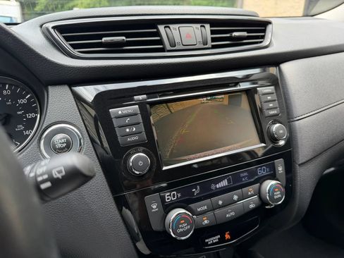 Used 2018 Nissan Rogue SV AWD/4WD image 40