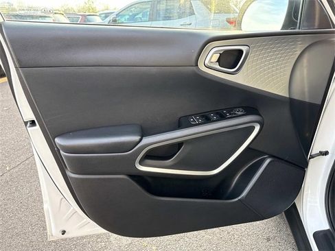 Used 2020 Kia Soul LX image 8