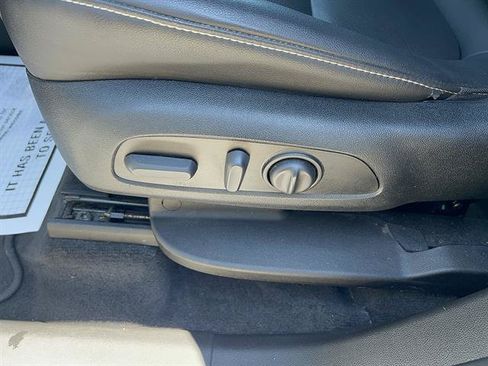 Used 2023 Chevrolet Traverse LT FWD image 16