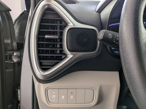 Used 2025 Kia Soul LX FWD image 12