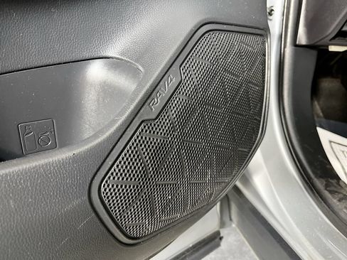 Used 2021 Toyota RAV4 LE FWD image 23