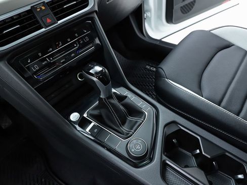 New 2026 Volkswagen Taos SEL image 24