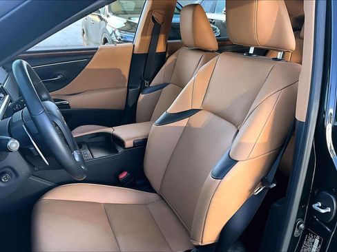 Used 2024 Lexus ES 300h w/ Premium Package image 8