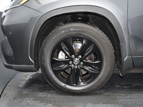 Used 2021 Toyota Highlander XLE image 5