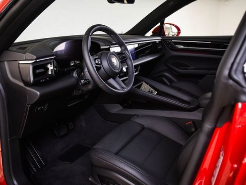 New 2026 Porsche Macan Electric image 4