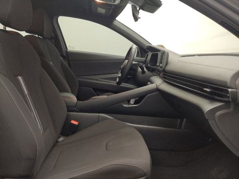 Used 2025 Hyundai Elantra Sport image 21