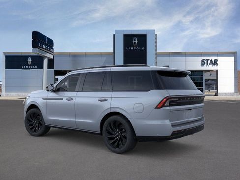 New 2026 Lincoln Navigator Reserve w/ Jet Appearance Package image 4