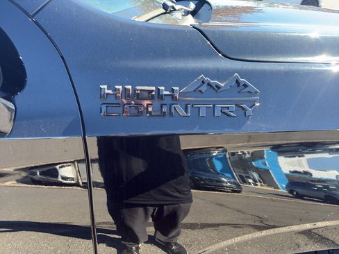 Used 2021 Chevrolet Suburban High Country image 10