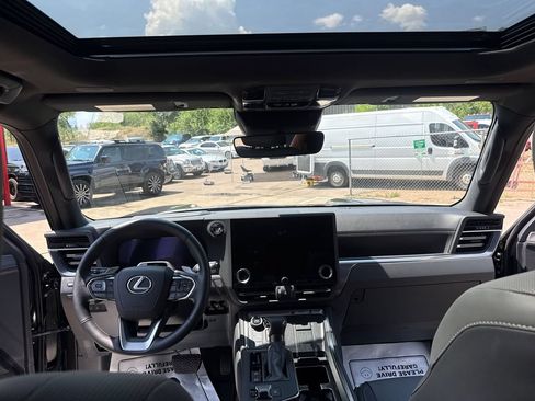 Used 2026 Lexus GX 550 w/ Accessory Package (2T) AWD/4WD image 21