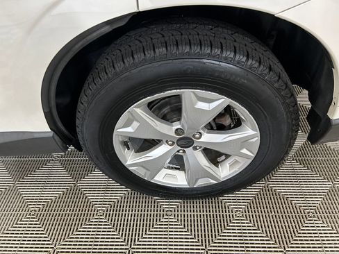Used 2015 Subaru Forester 2.5i w/ Alloy Wheel Package AWD/4WD image 10