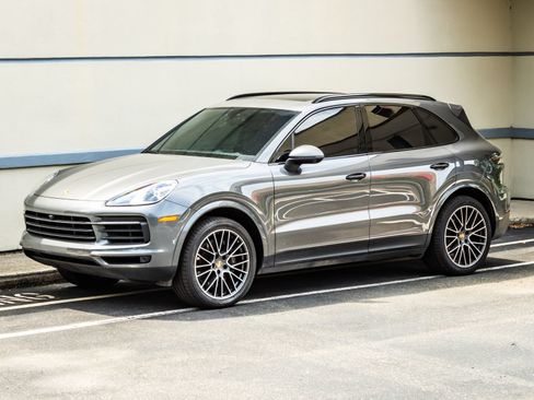 Used 2023 Porsche Cayenne AWD/4WD image 3