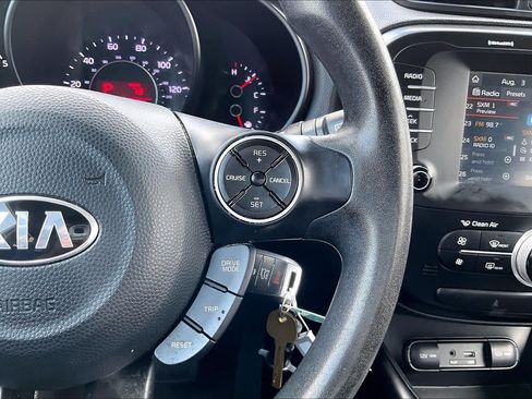 Used 2018 Kia Soul + FWD image 24