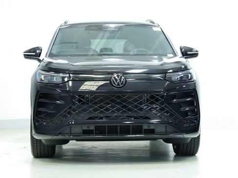 New 2026 Volkswagen Tiguan SE R-Line FWD image 2