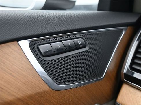 Used 2022 Volvo XC90 T6 Momentum w/ Advanced Package image 31