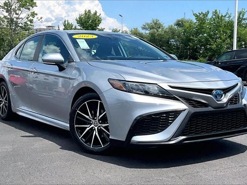 Used 2023 Toyota Camry SE w/ Cold Weather Package FWD image 2