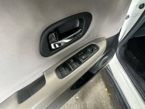 Used 2017 Honda HR-V LX image 19