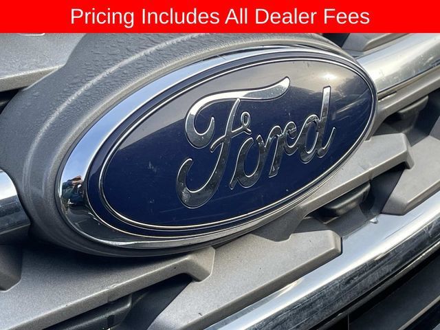 Used 2018 Ford Explorer XLT w/ Equipment Group 202A AWD/4WD image 14