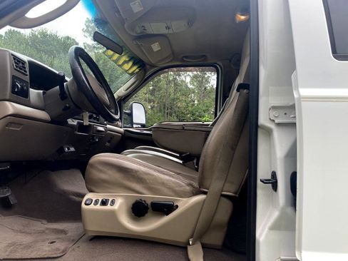 Used 2004 Ford F350 Lariat image 13