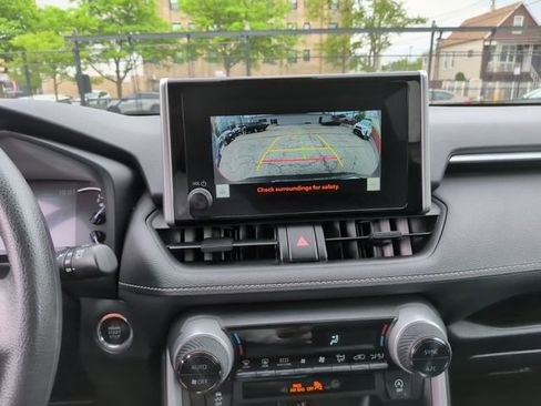 Used 2024 Toyota RAV4 XLE FWD image 21