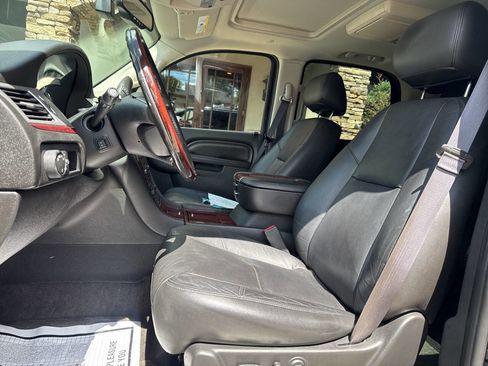 Used 2012 Cadillac Escalade Luxury image 10