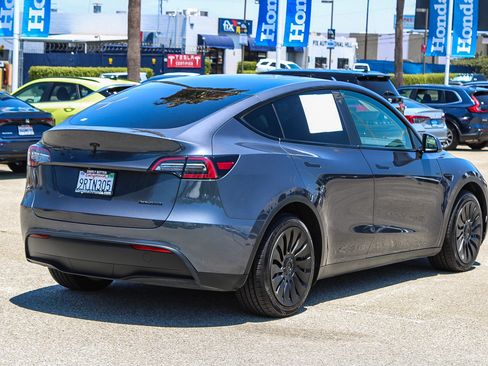 Used 2022 Tesla Model Y Long Range AWD/4WD image 7