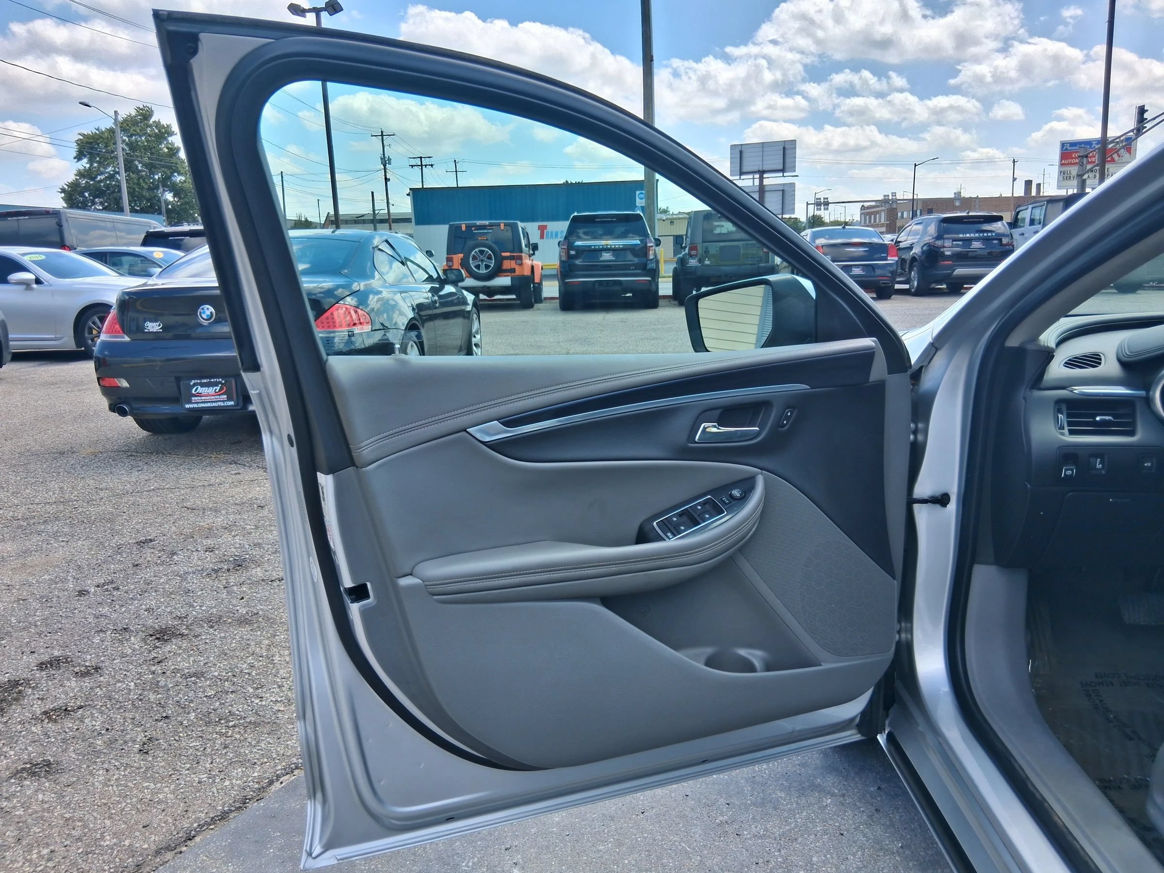Used 2017 Chevrolet Impala LT FWD image 9