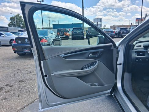 Used 2017 Chevrolet Impala LT FWD image 9