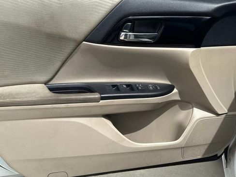Used 2017 Honda Accord LX image 24